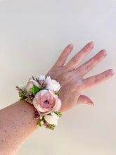 Load image into Gallery viewer, 10/18 Homecoming PreOrder: Floral Bracelet
