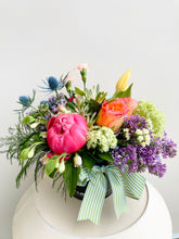 Load image into Gallery viewer, The Signature, Everyday Floral Arrangement
