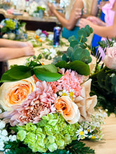 Load image into Gallery viewer, 10/18 Homecoming PreOrder: Posy/Small Bouquet
