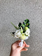 Load image into Gallery viewer, 10/18 Homecoming PreOrder: Boutonnière
