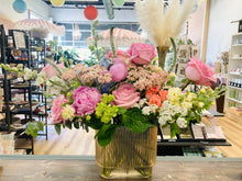 Load image into Gallery viewer, Summer Lovin’, Floral Arrangement
