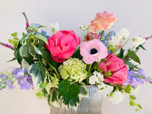 Load image into Gallery viewer, Summer Lovin’, Floral Arrangement
