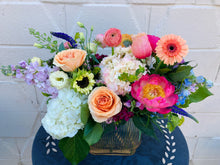 Load image into Gallery viewer, Summer Lovin’, Floral Arrangement
