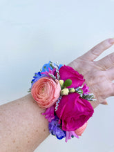 Load image into Gallery viewer, 10/18 Homecoming PreOrder: Floral Bracelet
