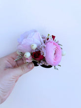 Load image into Gallery viewer, Floral Bracelet
