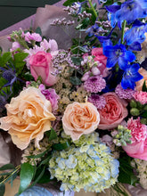 Load image into Gallery viewer, Deluxe Spring Tidings Bouquet, Fresh Flowers
